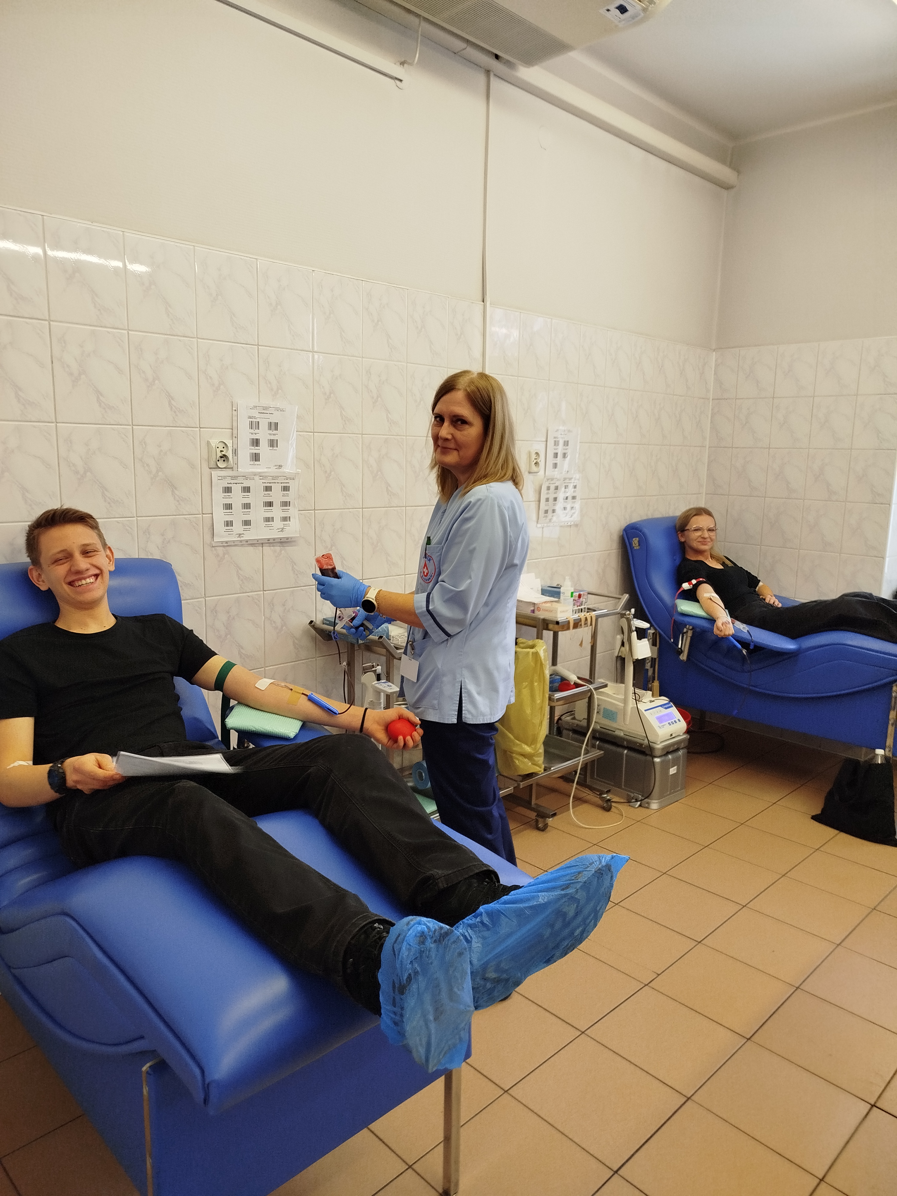 kolejny uczen oddajacy krew