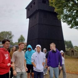 461768606 1039175854672740