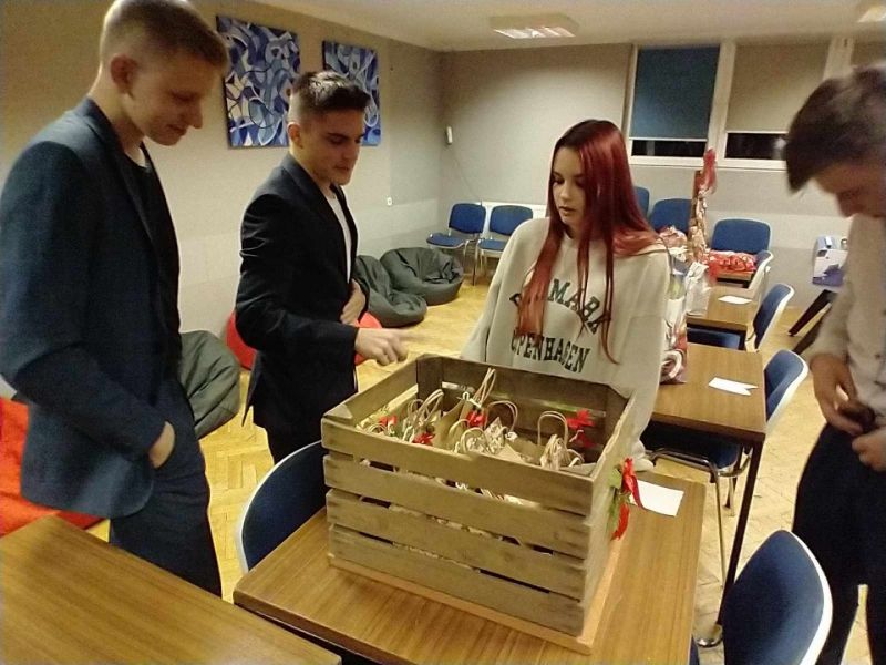 467480253 1279086906551244