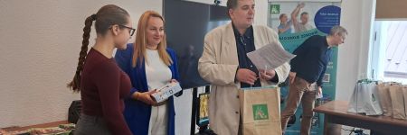 wreczenie nagrody za test wiedzy