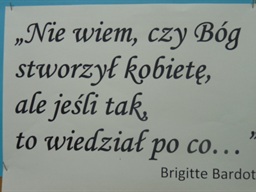 "Kobieta niejedno ma imię" — fotografia 3