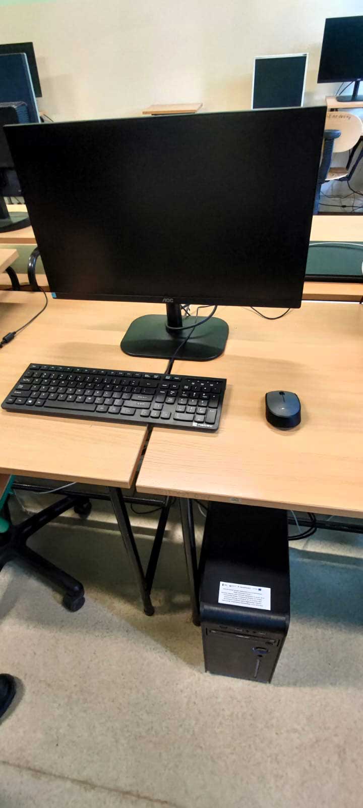 sala z komputerami