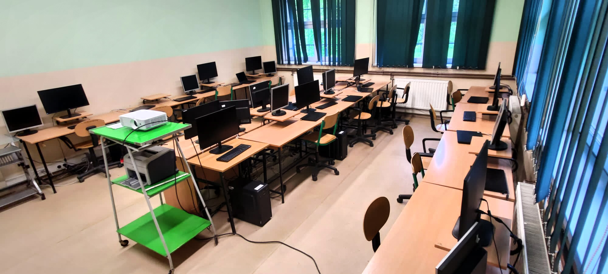 sala z komputerami
